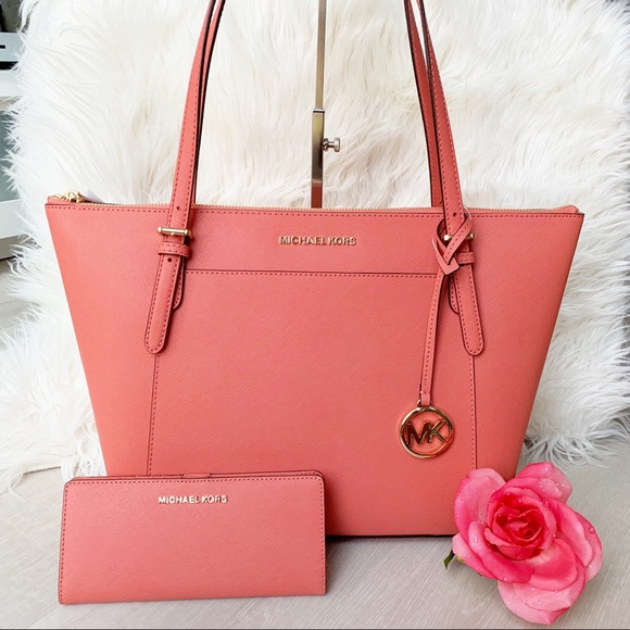 Michael Kors Handbags - 💥SALE💥Michael Kors Ciara Tote Set